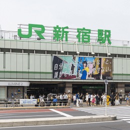 JR新宿駅南口から徒歩3分:クリニックまでの道順