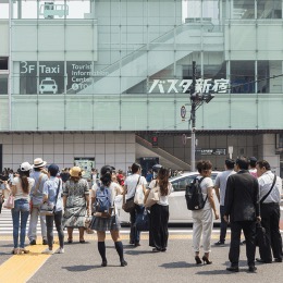 JR新宿駅南口から徒歩3分:クリニックまでの道順